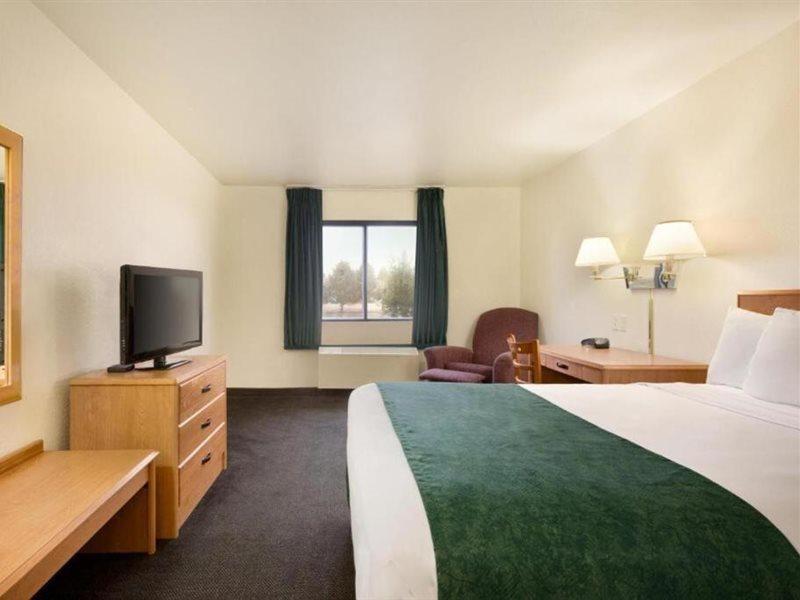 Travelodge By Wyndham Alpine Exterior photo