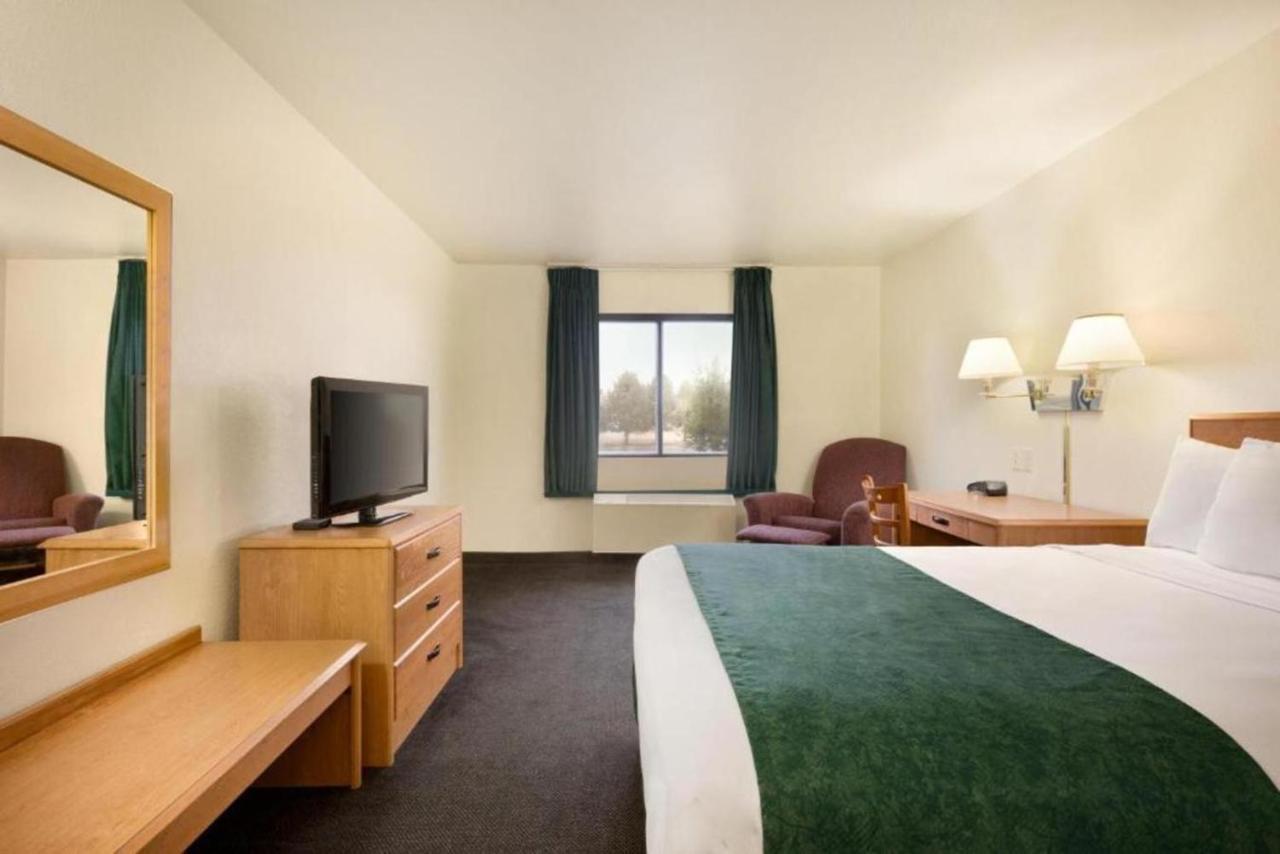 Travelodge By Wyndham Alpine Exterior photo